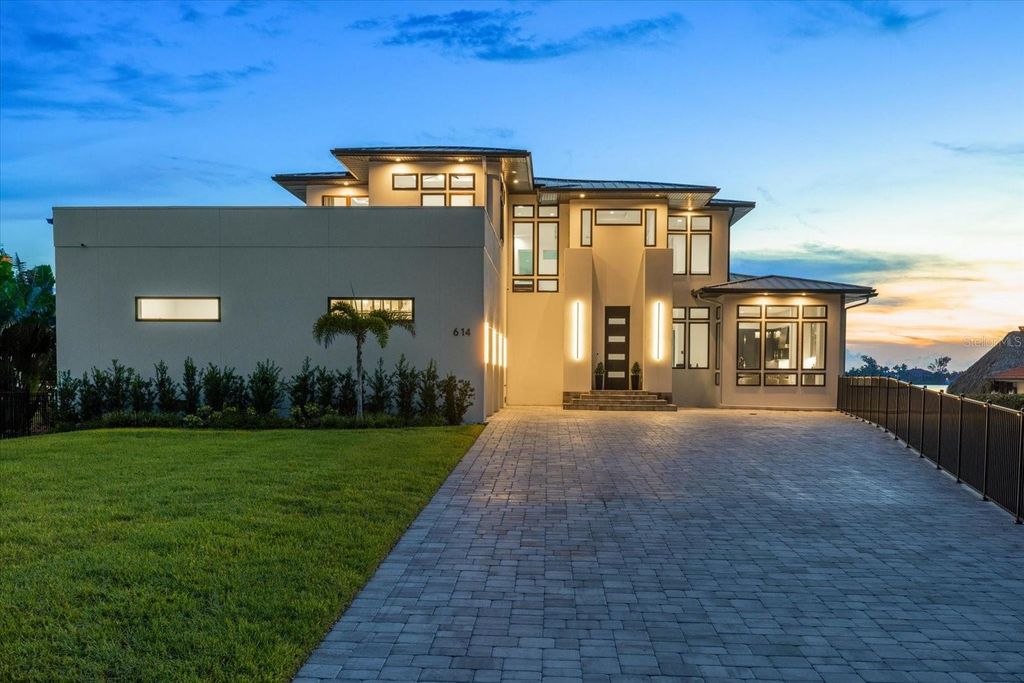 Photo of 614 Bayshore Drive, Osprey, FL 34229 (MLS # A4662210)