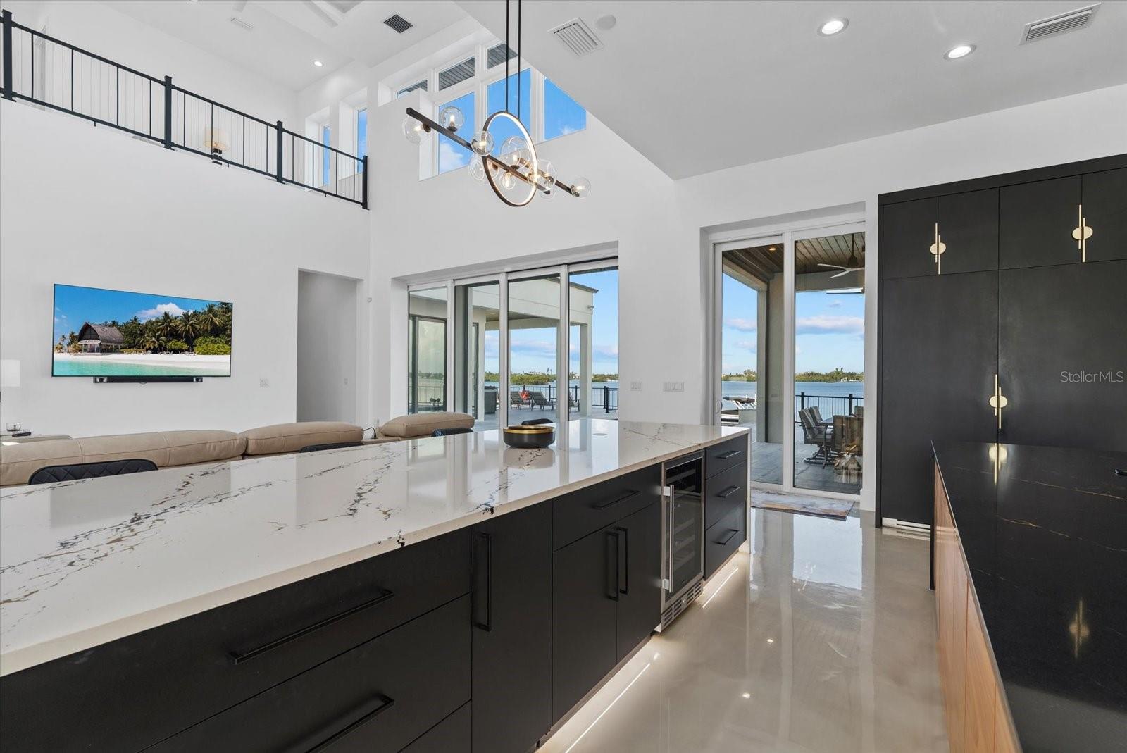 614 BAYSHORE DRIVE