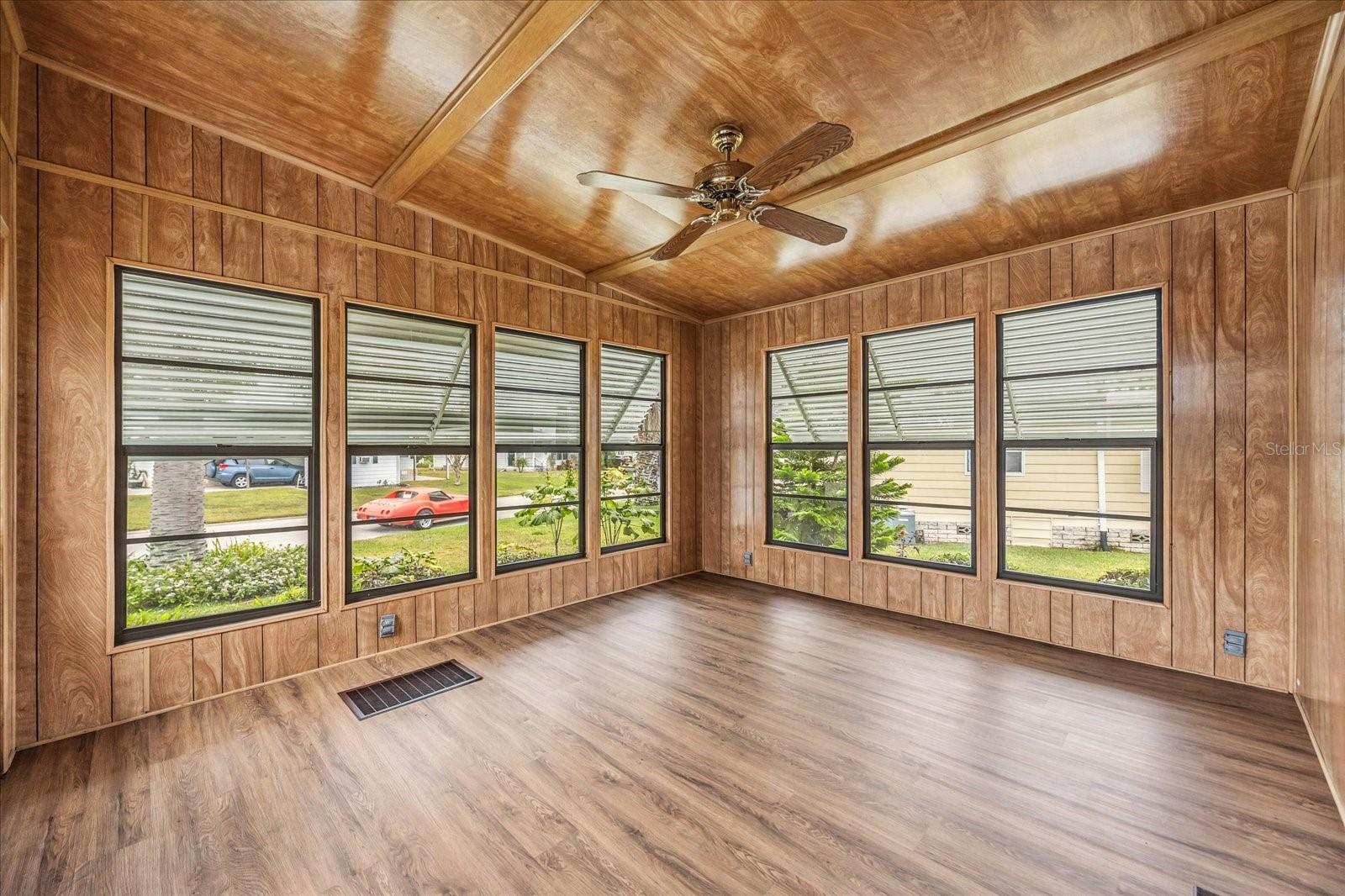 ZELLWOOD STATION - Residential