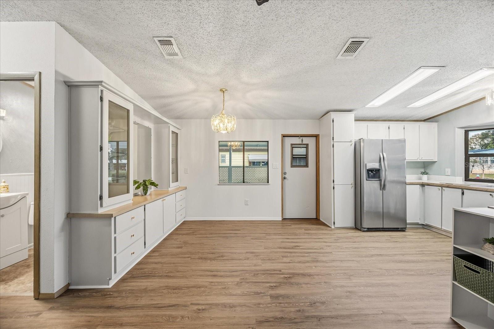 ZELLWOOD STATION - Residential