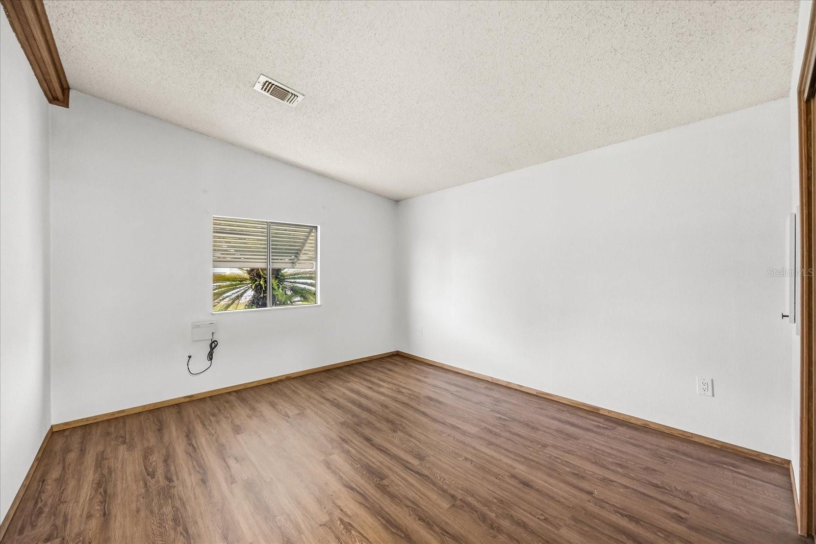 ZELLWOOD STATION - Residential