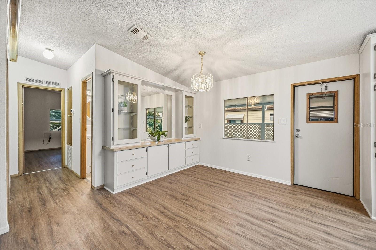 ZELLWOOD STATION - Residential