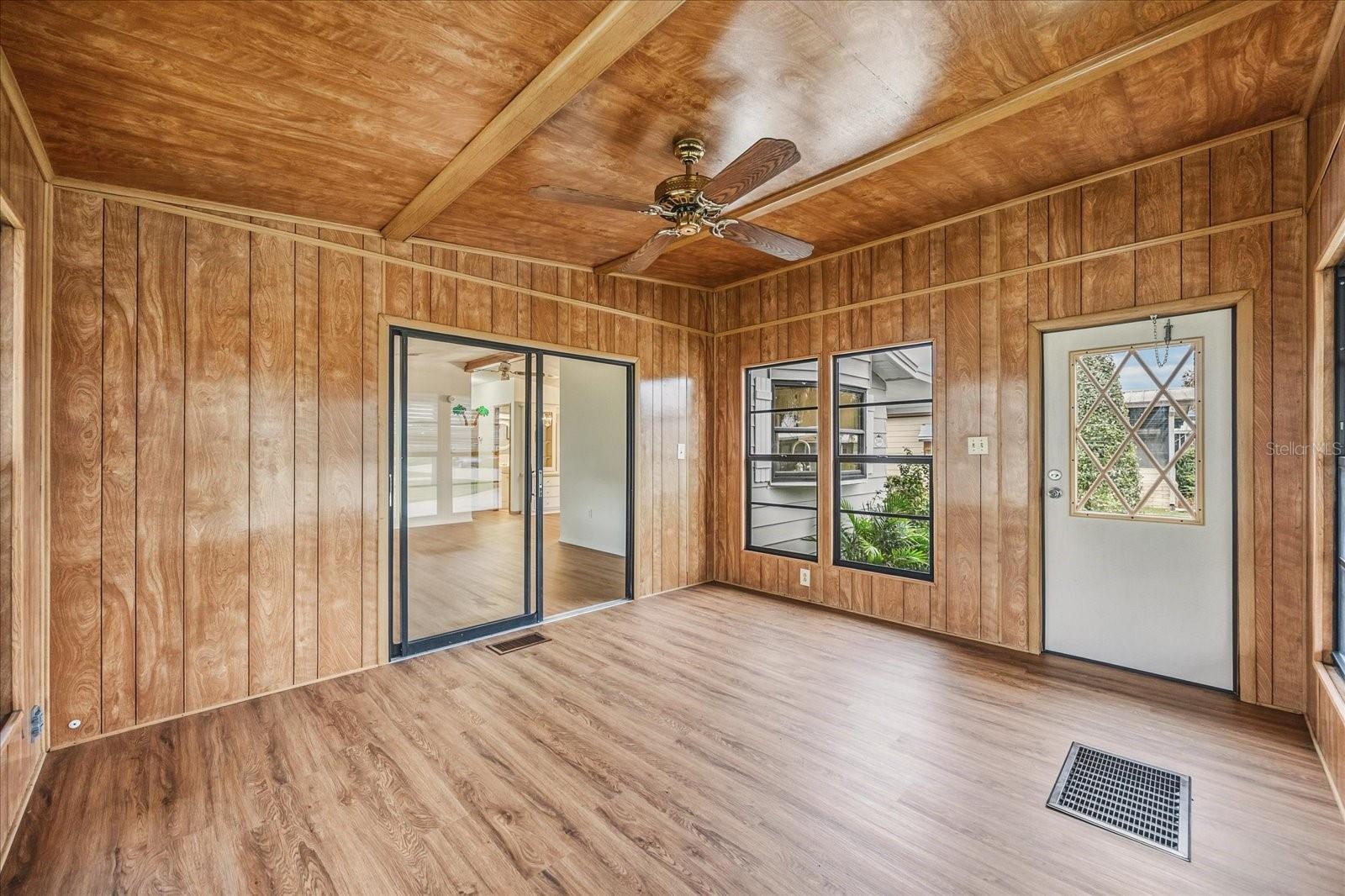 ZELLWOOD STATION - Residential