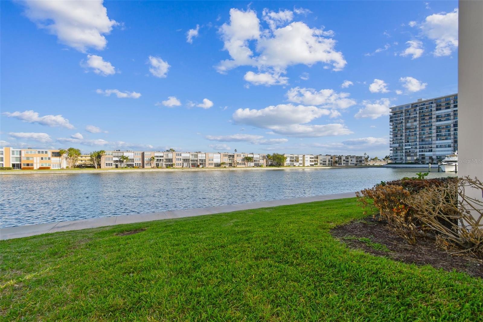 7625 SUN ISLAND DRIVE S 305