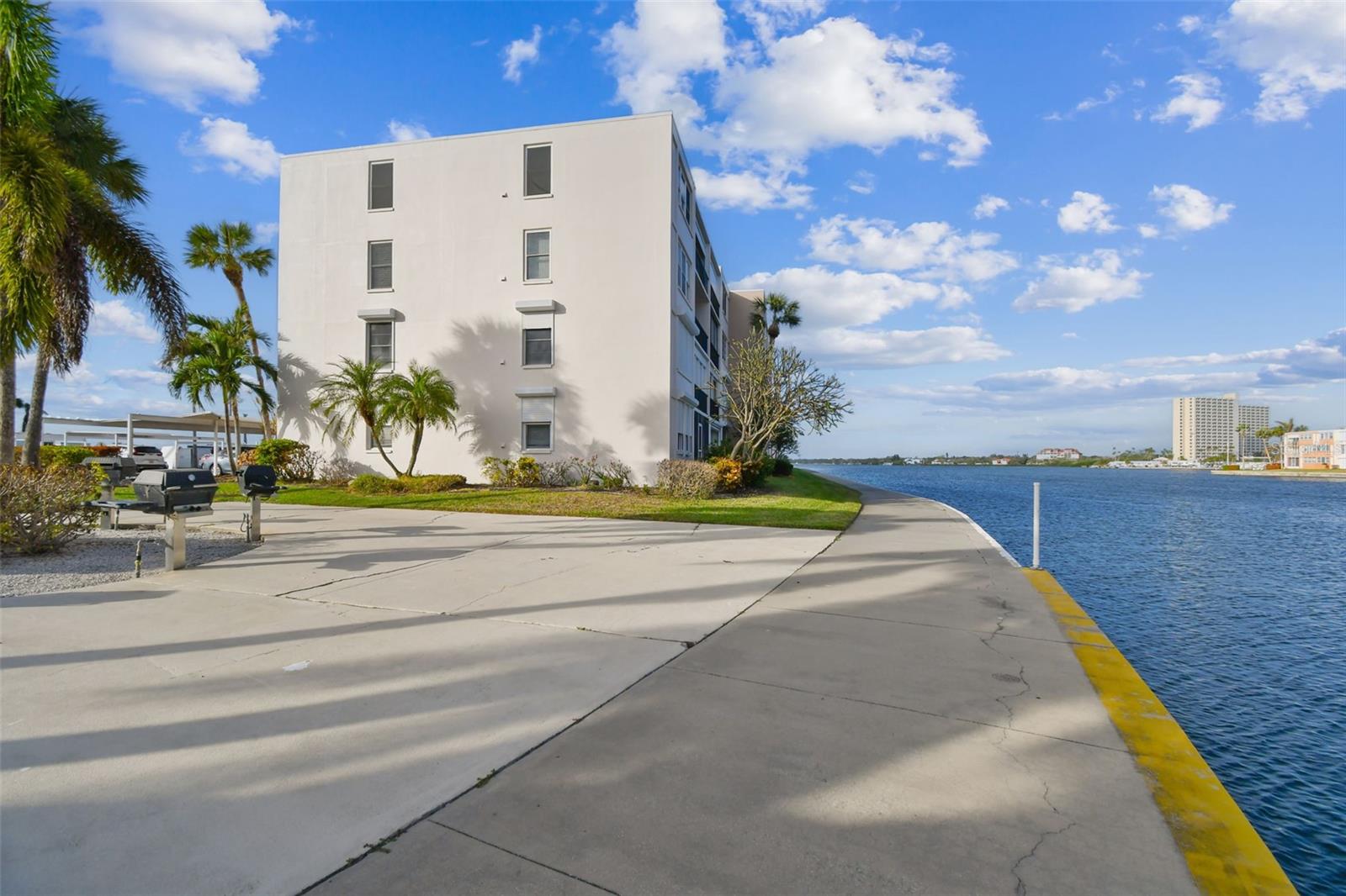 7625 SUN ISLAND DRIVE S 305