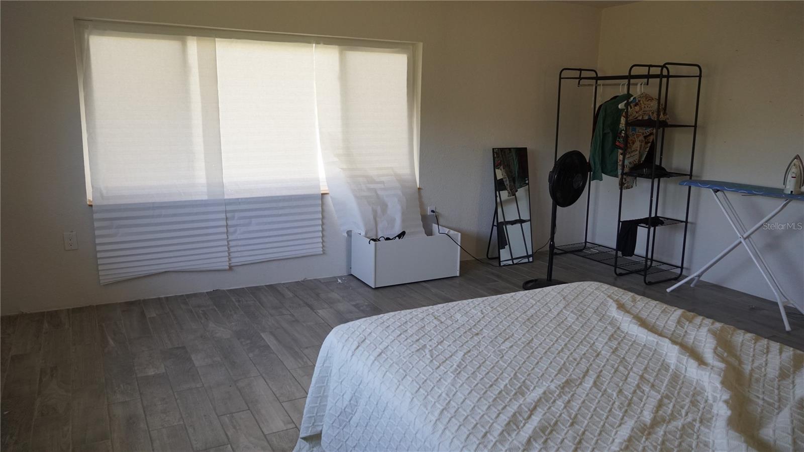 RIVERS EDGE MOBILE HOME - Residential