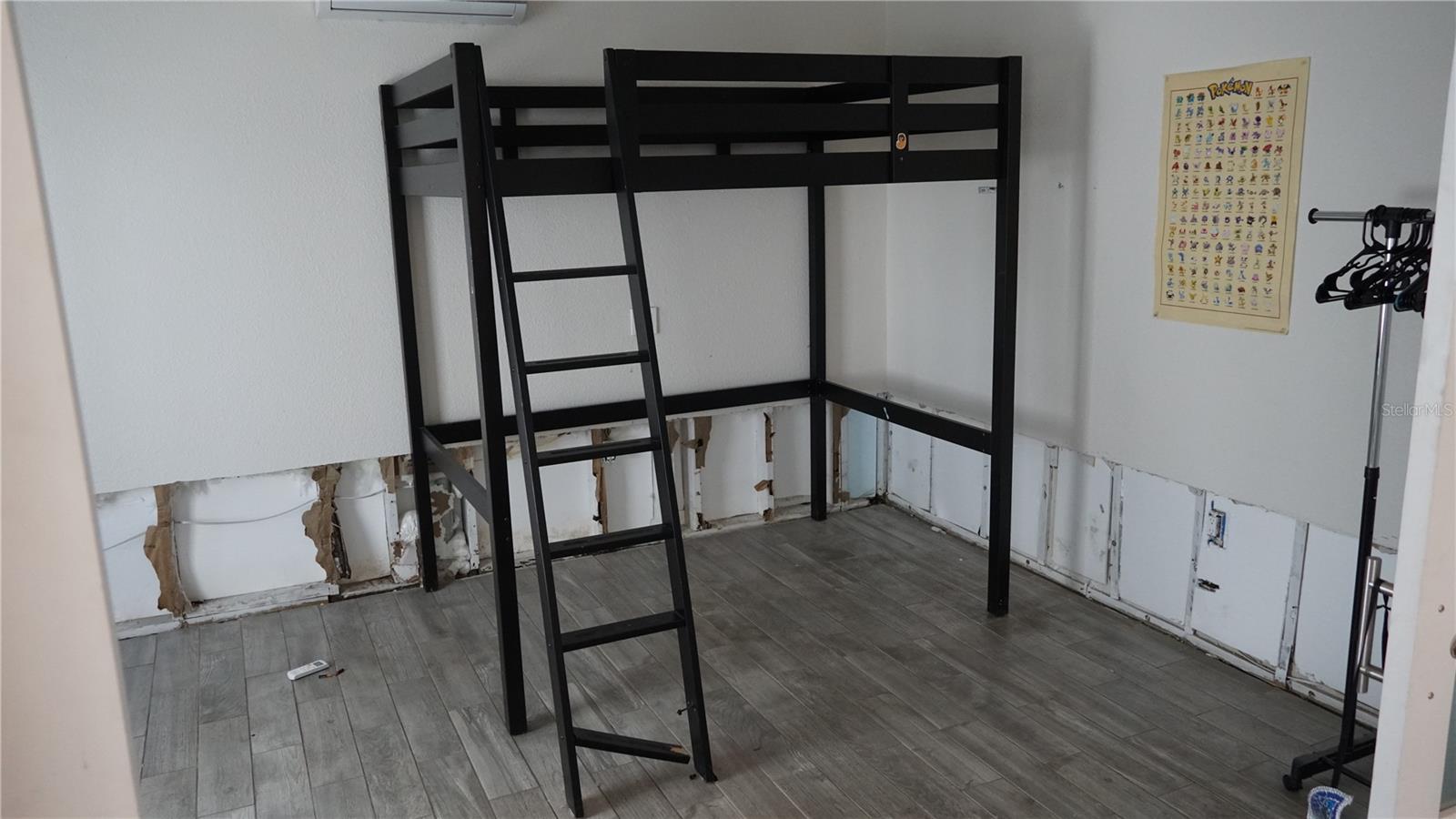 RIVERS EDGE MOBILE HOME - Residential