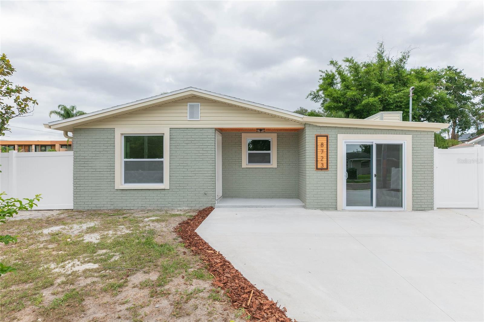 8723 N RIVER FOREST CIRCLE