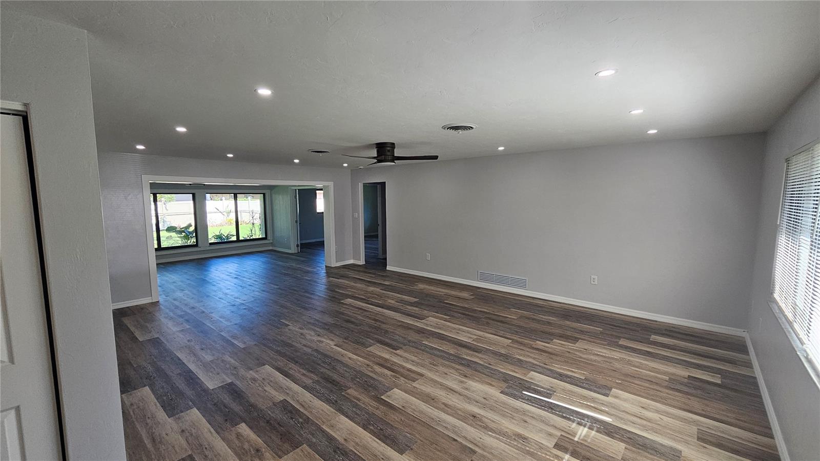 FRST LAKES COUNTRY CLUB ESTATES - Residential Lease