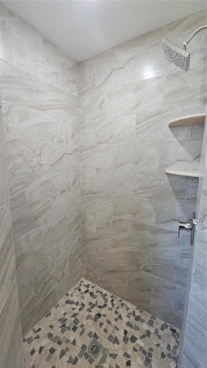 FRST LAKES COUNTRY CLUB ESTATES - Residential Lease