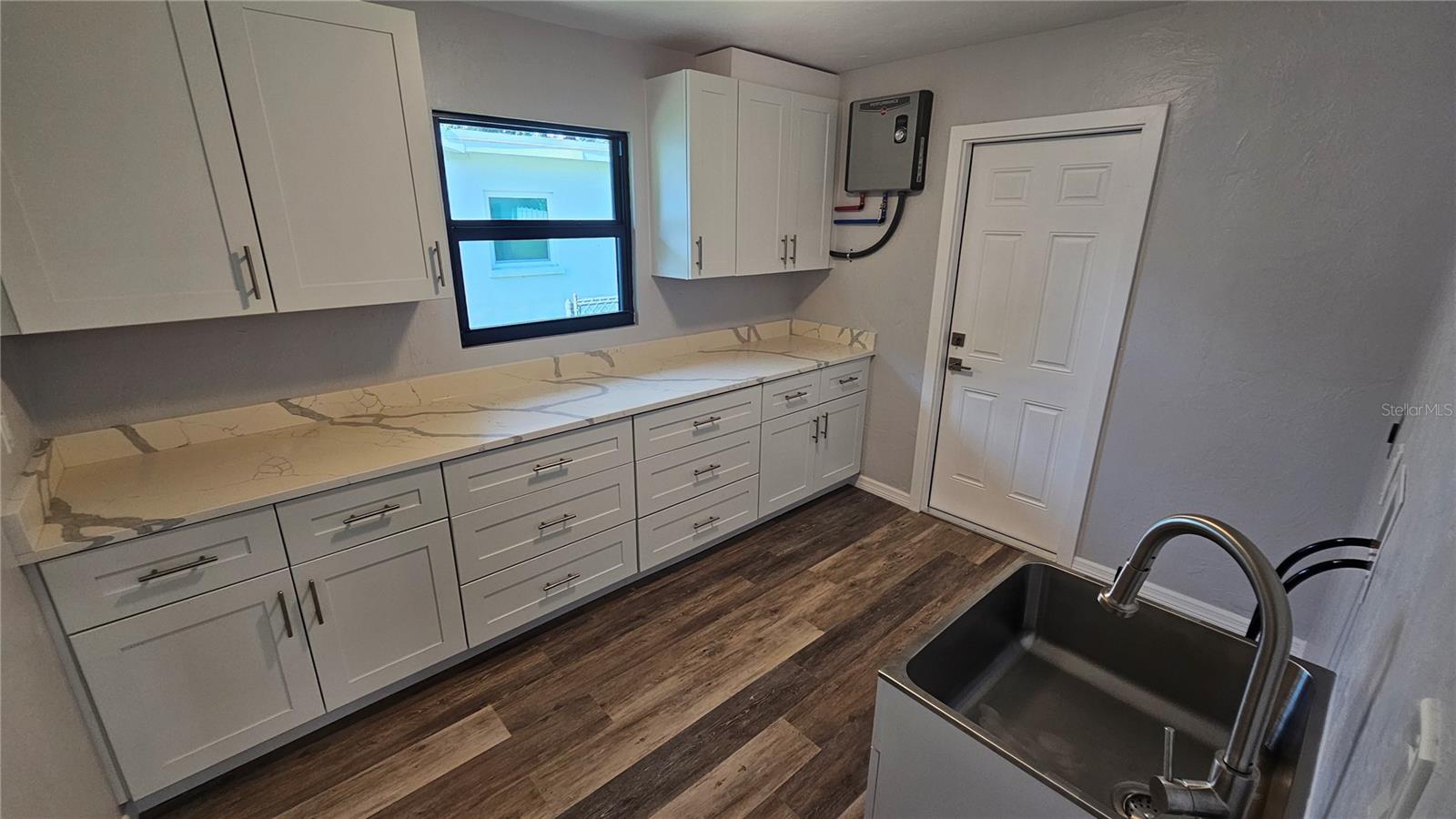 FRST LAKES COUNTRY CLUB ESTATES - Residential Lease