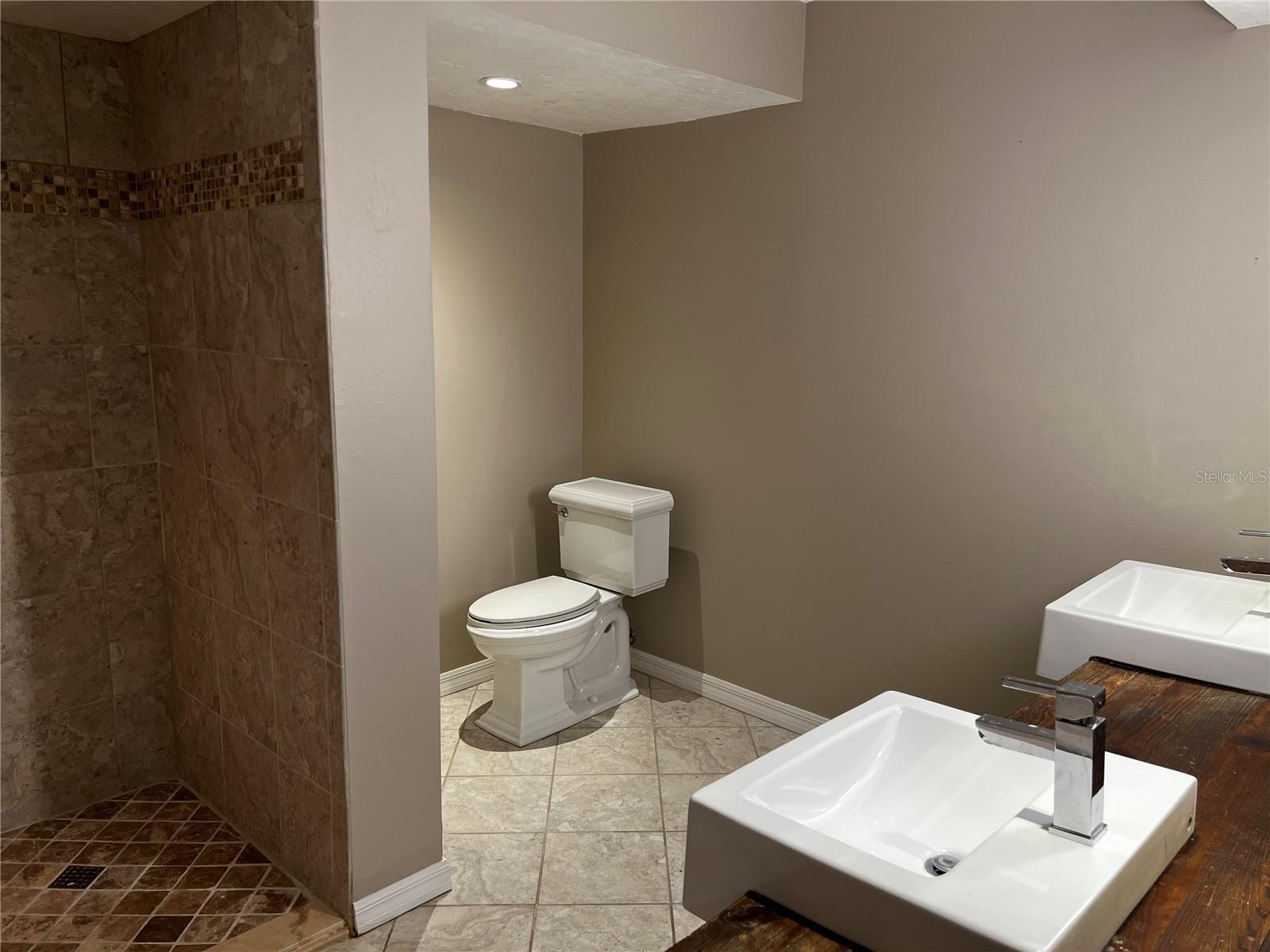 CENTRAL PARK - Residential Lease