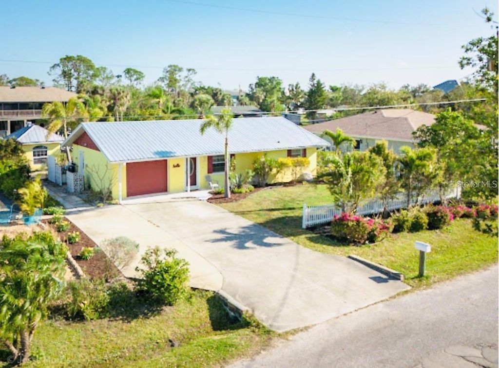 Photo of 9031 Hilolo Lane, Venice, FL 34293 (MLS # A4672734)