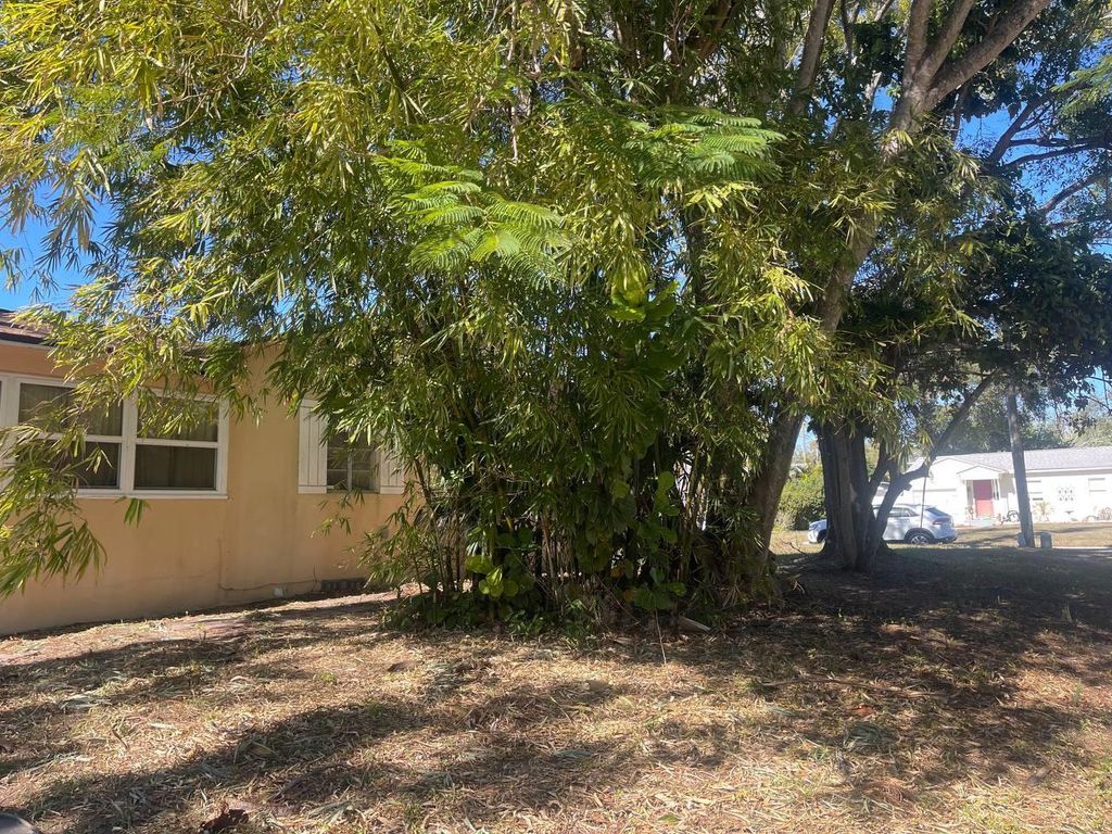 Photo of 1900 26th Avenue N, St Petersburg, FL 33713 (MLS # A4679062)