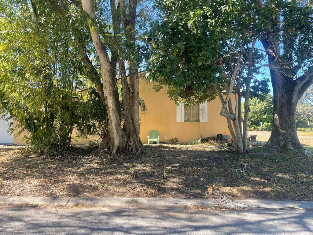 Photo of 1900 26th Avenue N, St Petersburg, FL 33713 (MLS # A4679062)