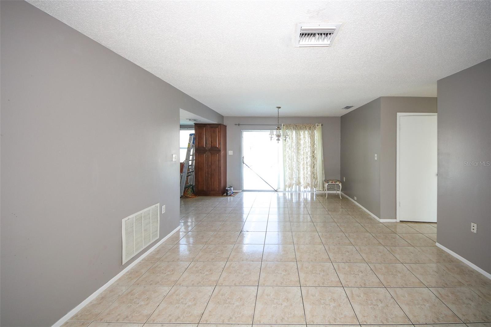 THE LAKES - Residential