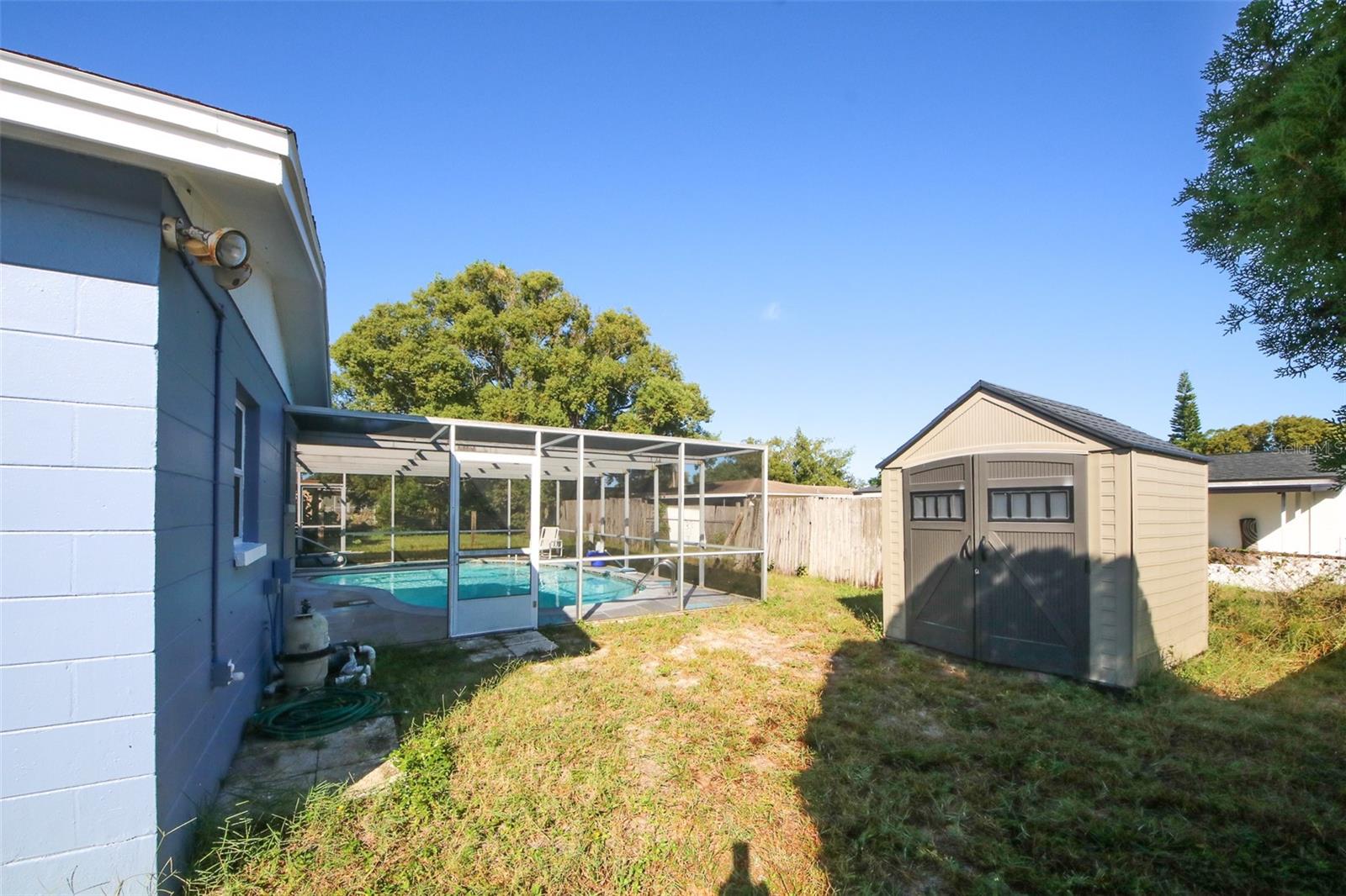 THE LAKES - Residential