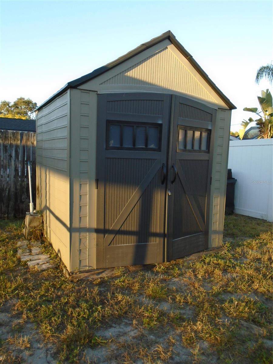 THE LAKES - Residential