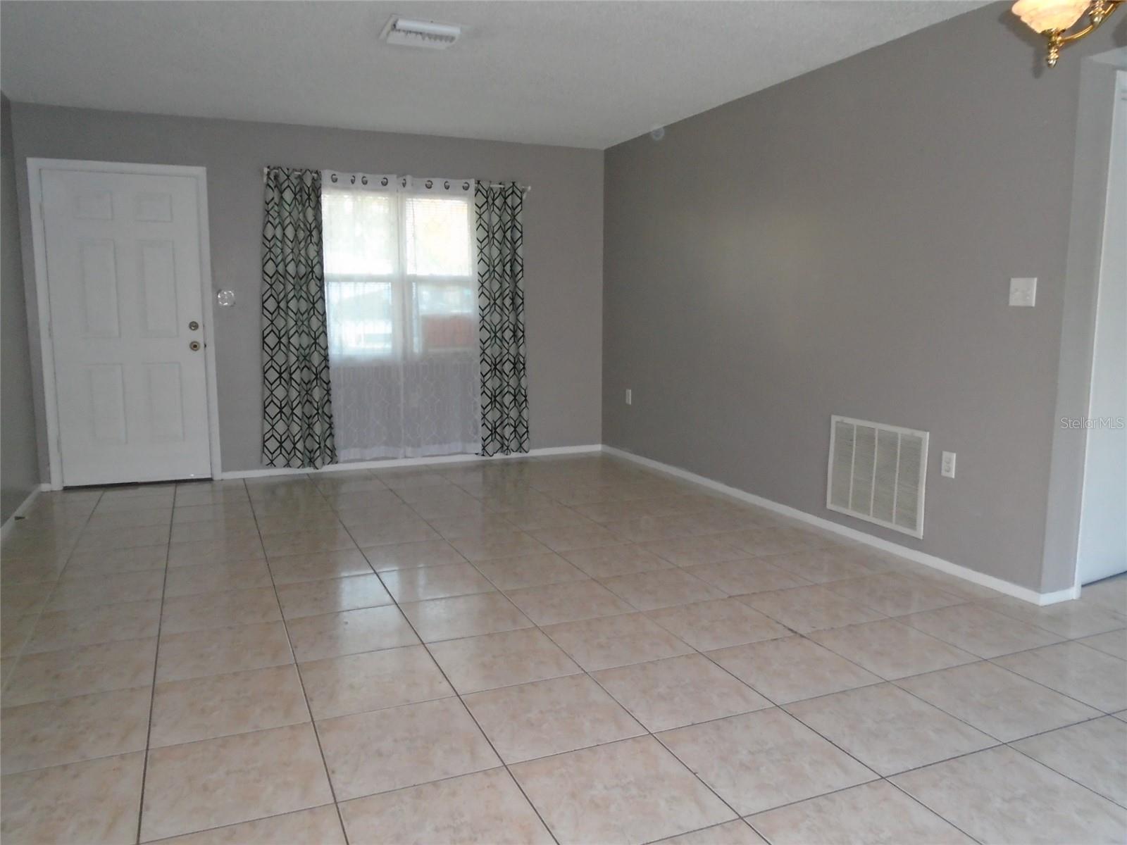 THE LAKES - Residential