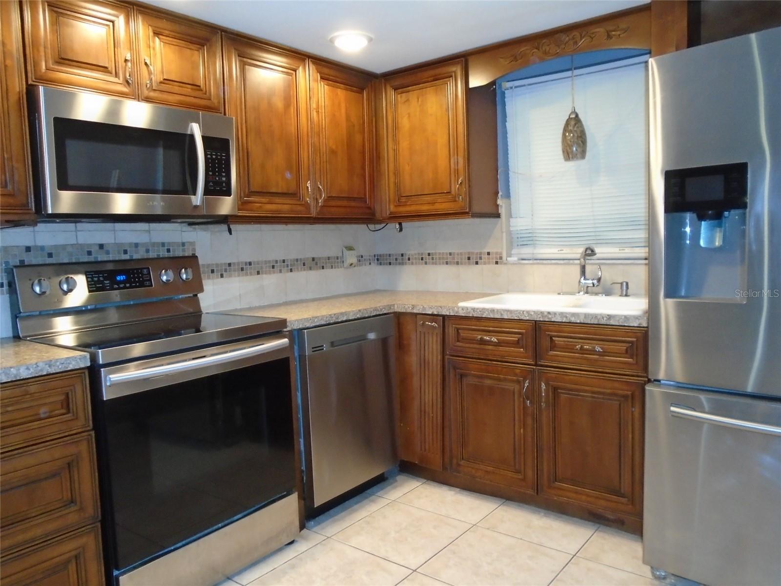 THE LAKES - Residential