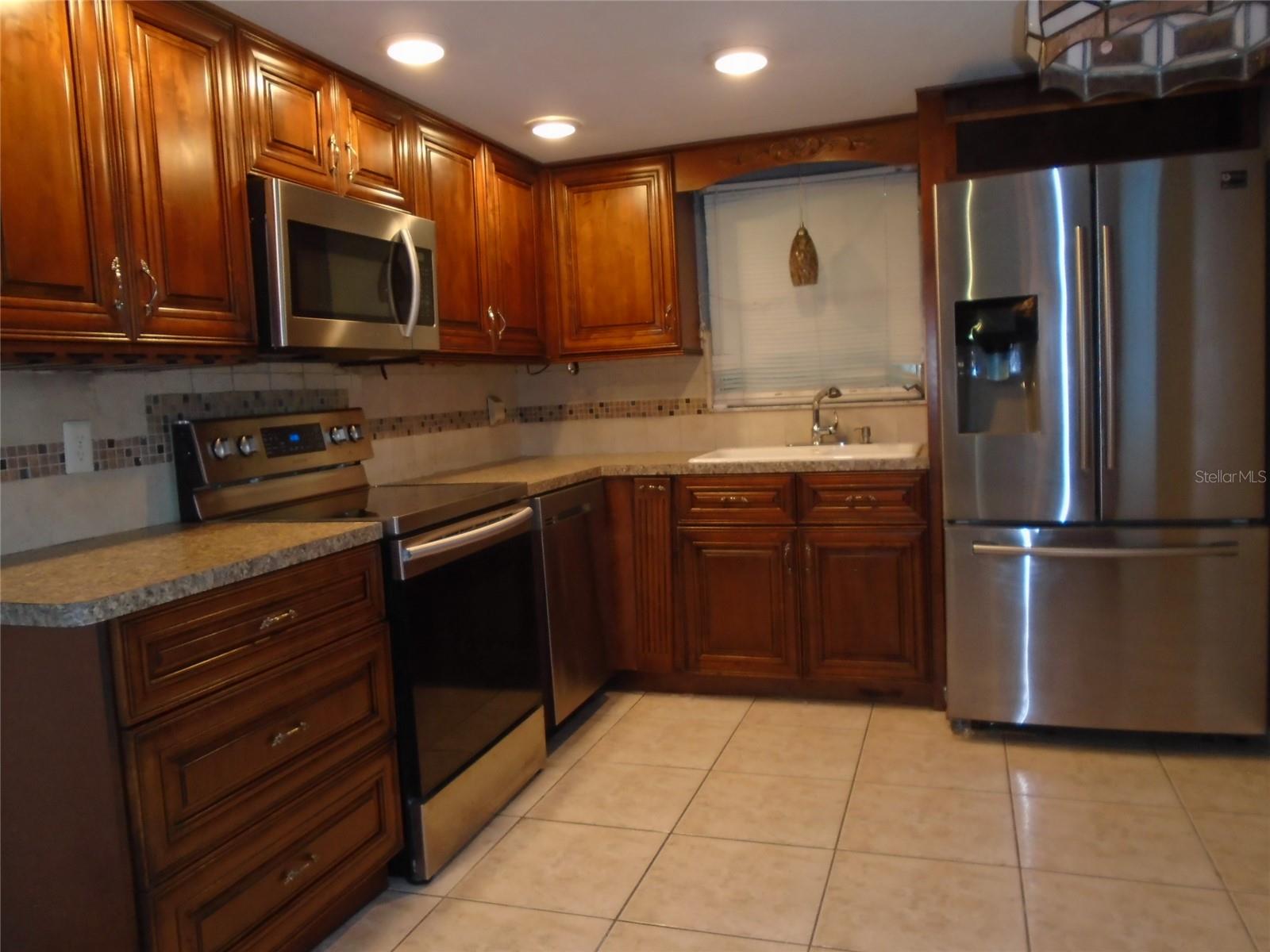 THE LAKES - Residential