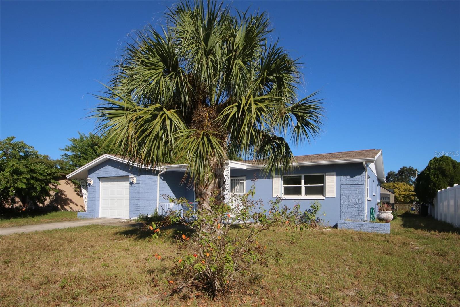 THE LAKES - Residential