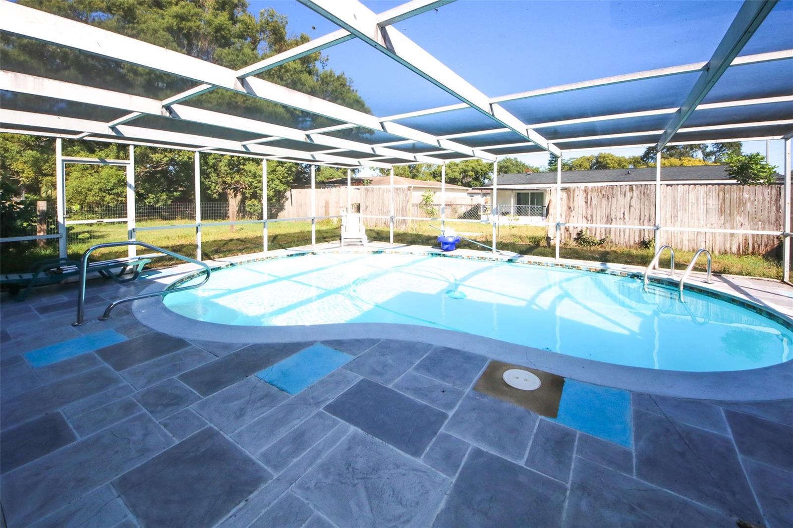 THE LAKES - Residential