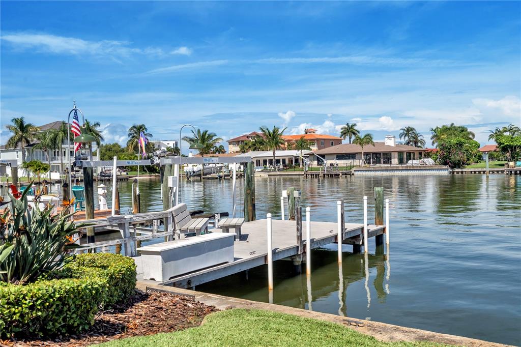 CAPRI ISLE - Residential