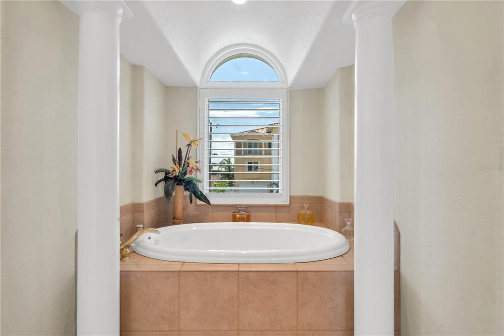 CAPRI ISLE - Residential