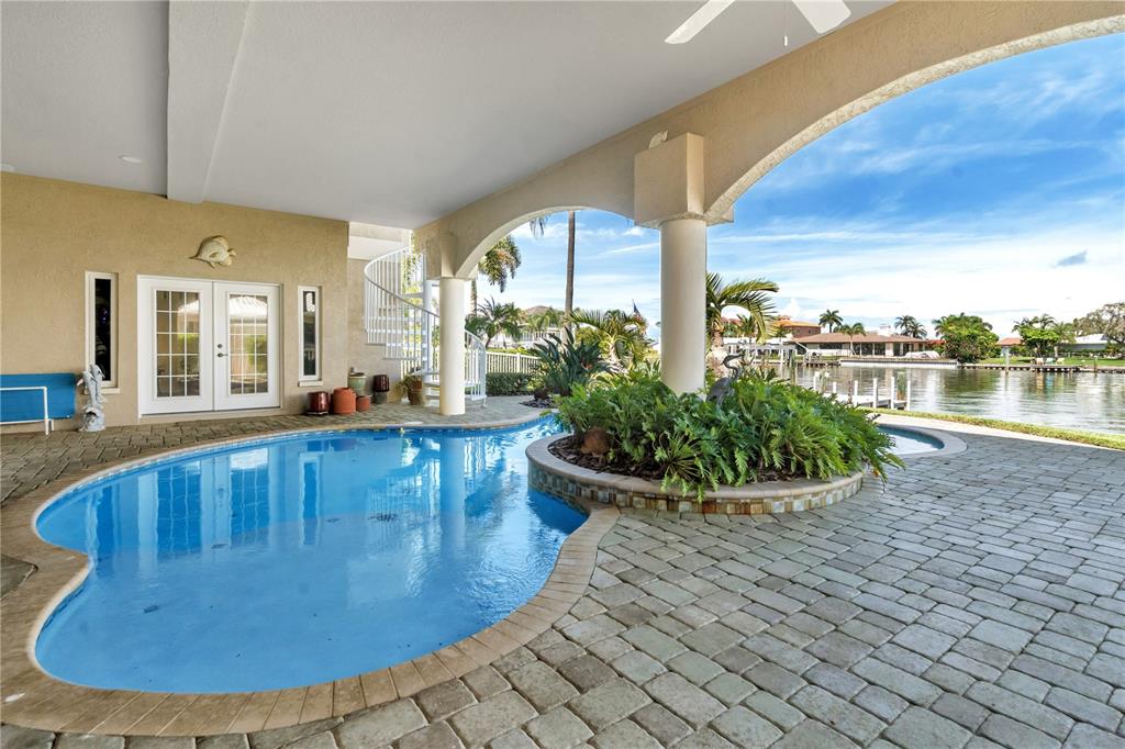 CAPRI ISLE - Residential