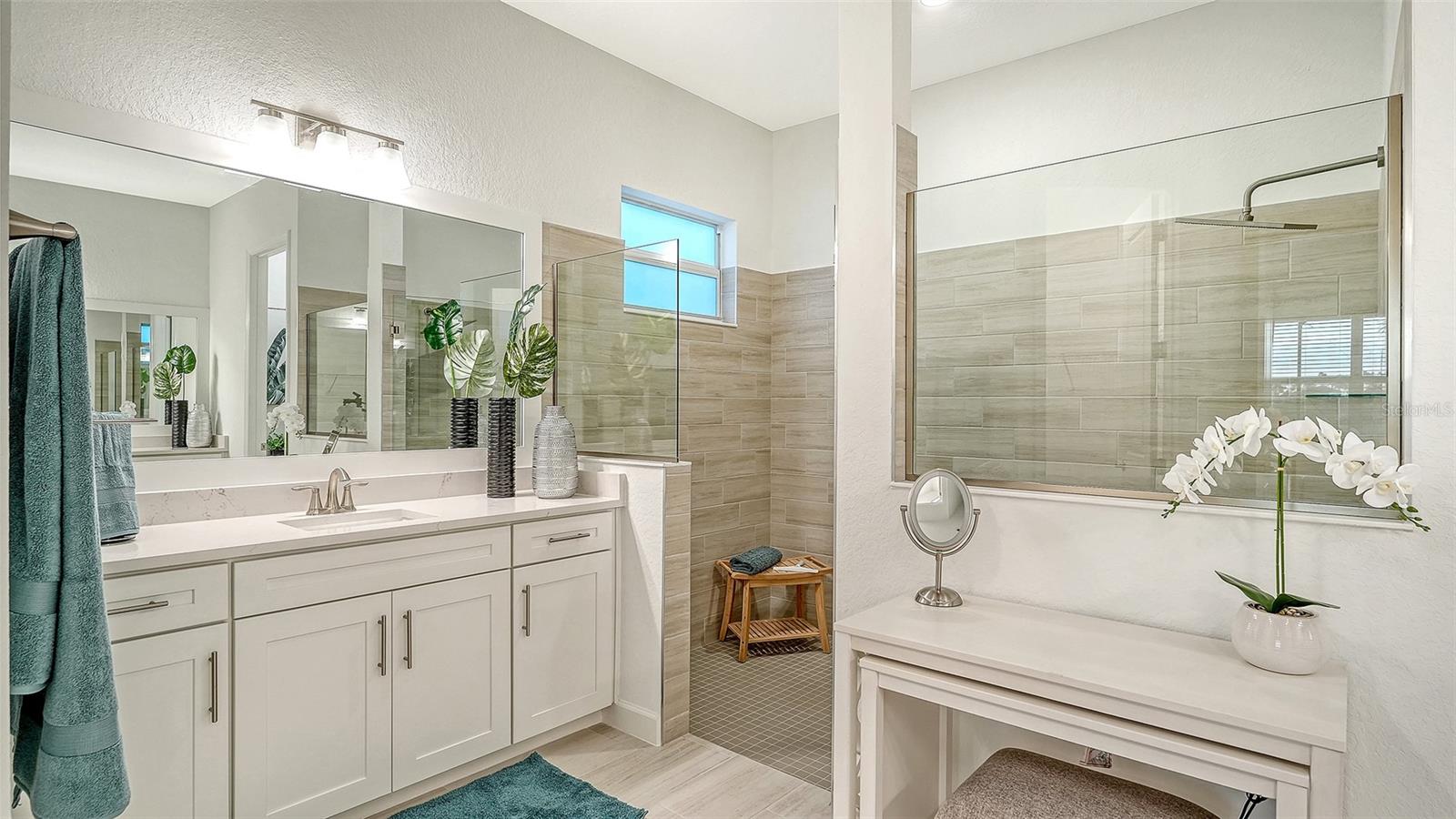 CALUSA COUNTRY CLUB - Residential Lease