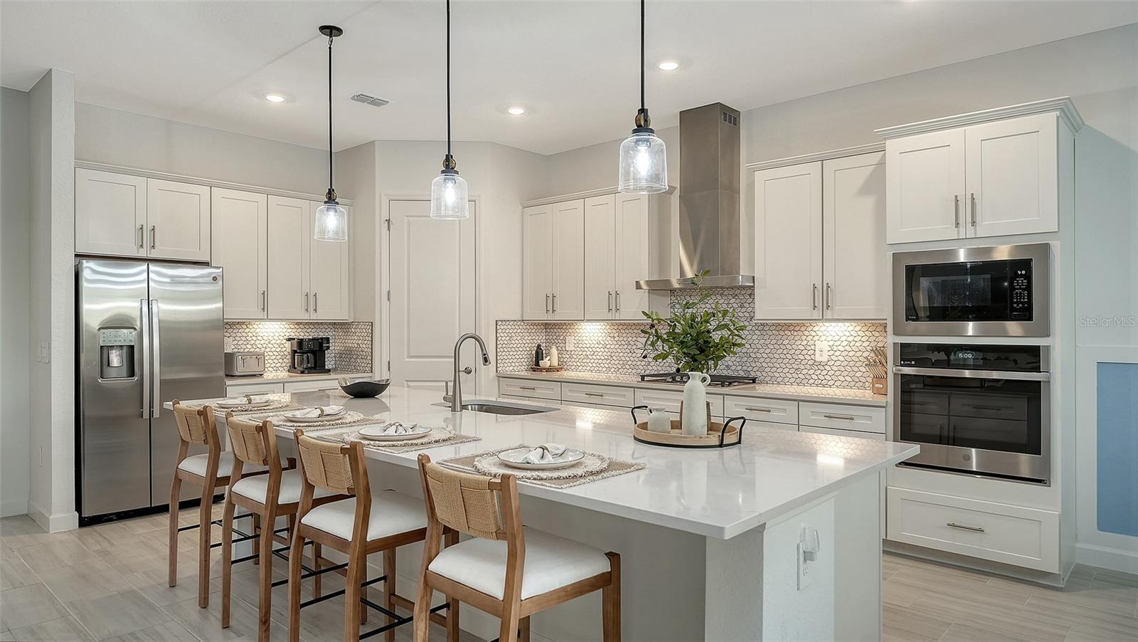 CALUSA COUNTRY CLUB - Residential Lease