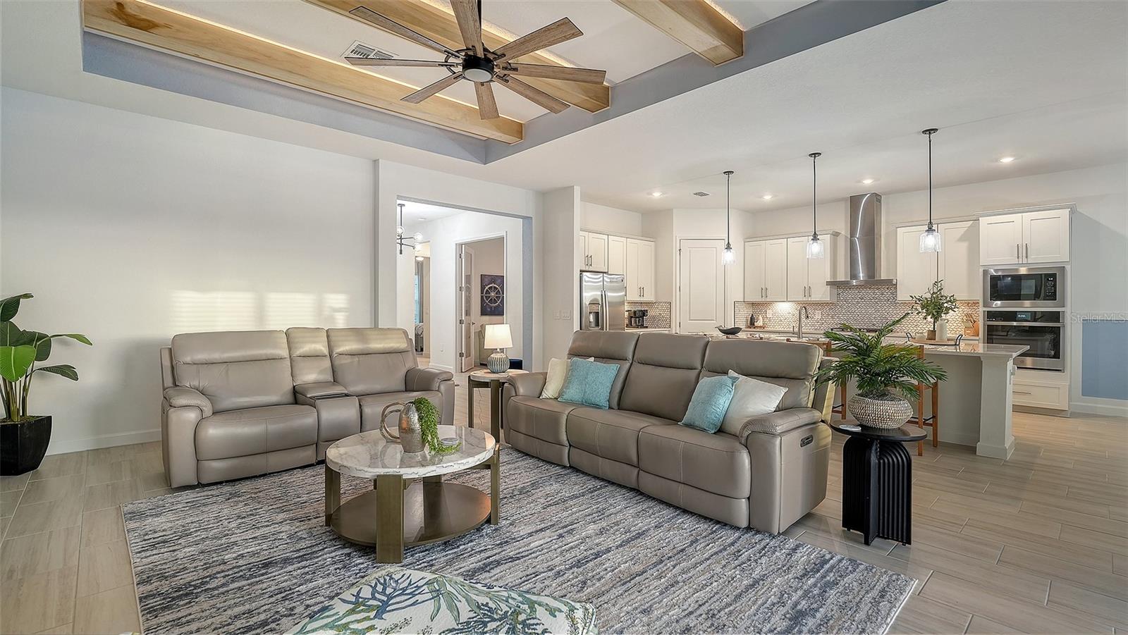 CALUSA COUNTRY CLUB - Residential Lease