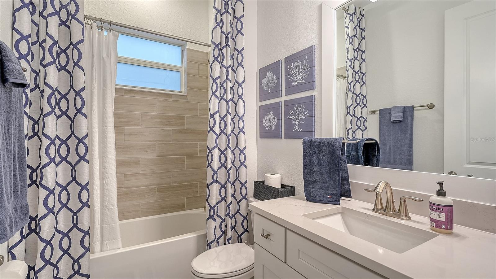 CALUSA COUNTRY CLUB - Residential Lease