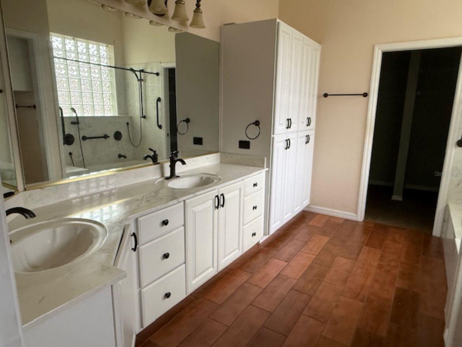 OAK RUN EAGLES POINT - Residential