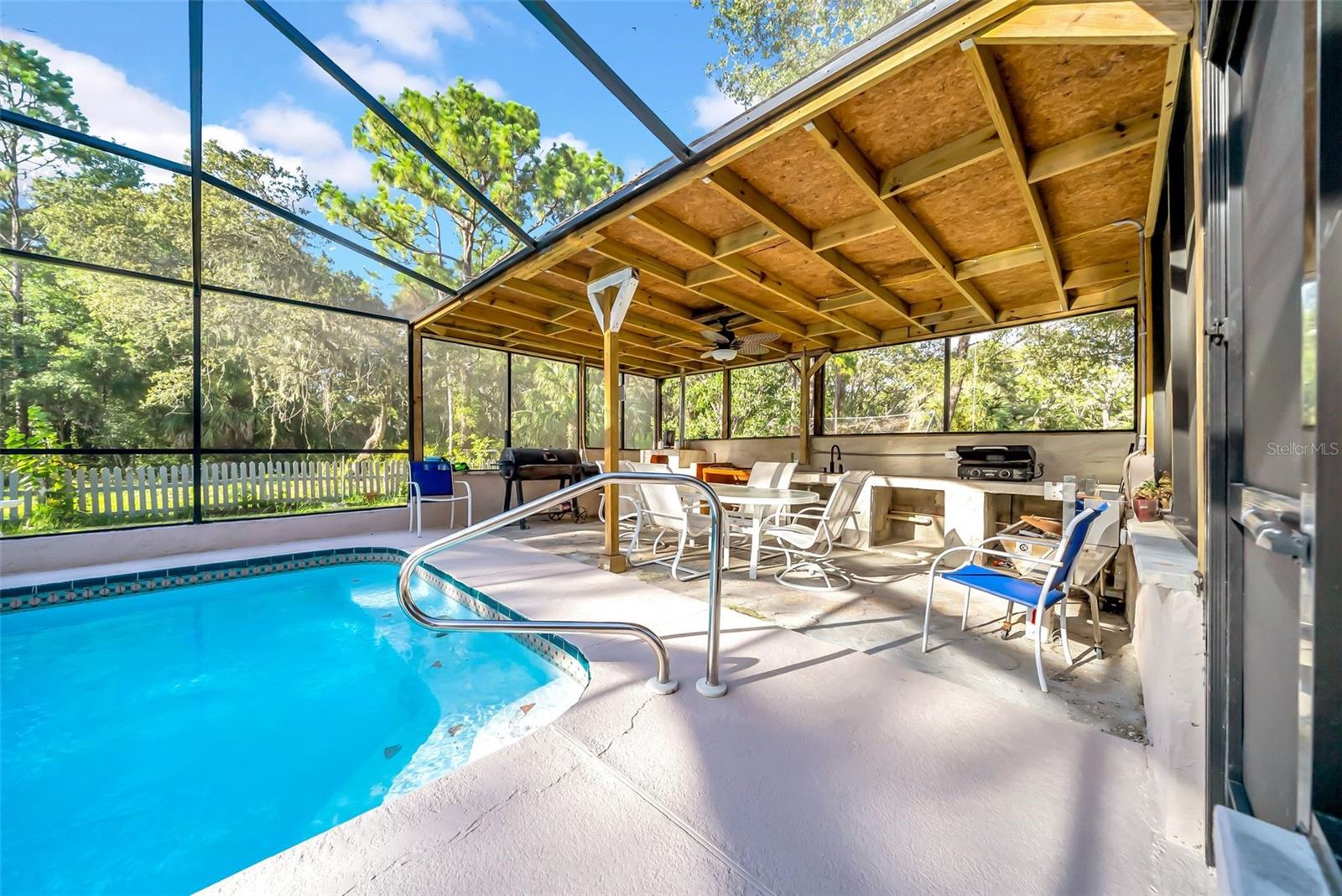 HOLIDAY ESTATES - Residential