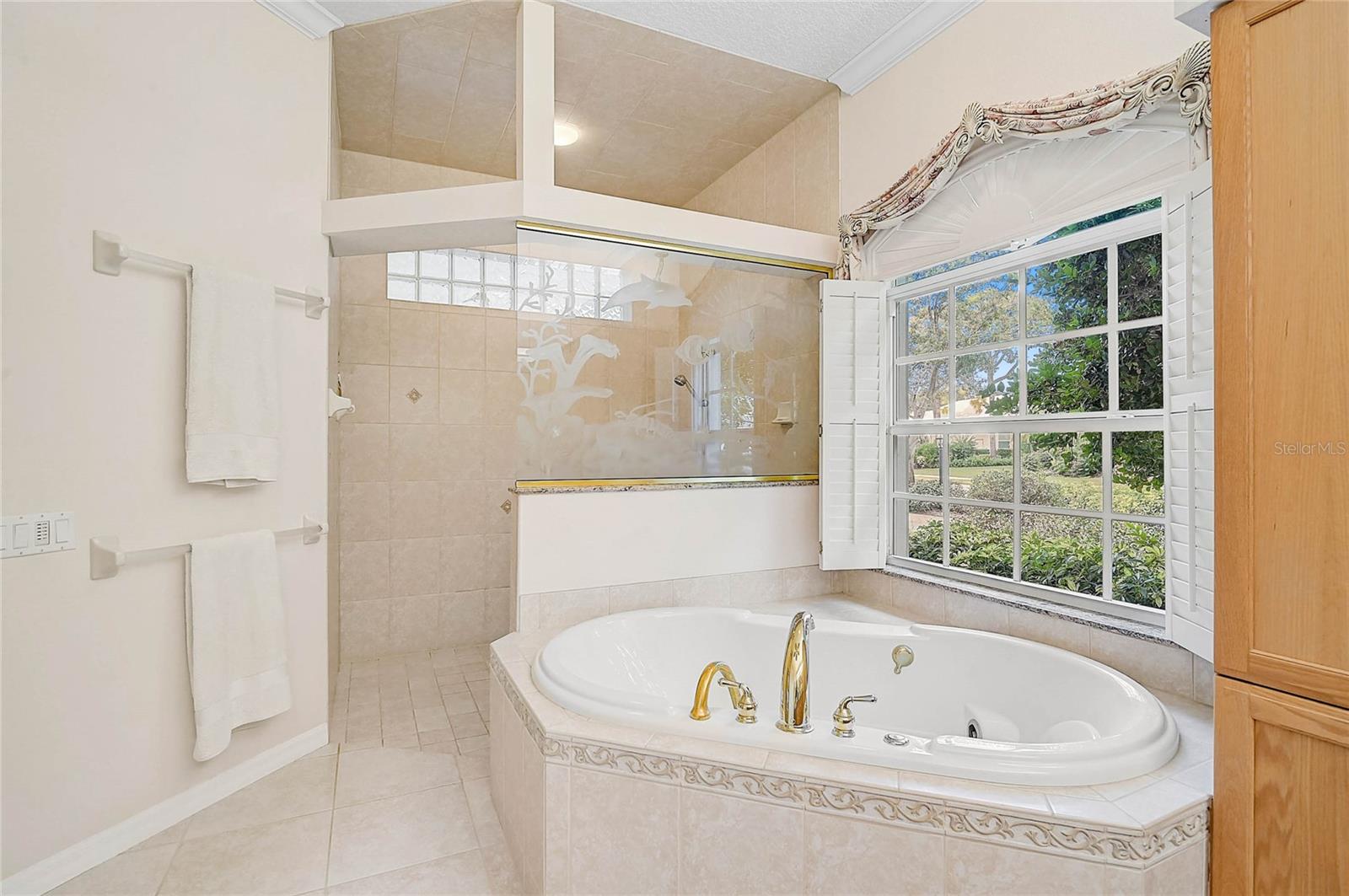 CALUSA LAKES - Residential