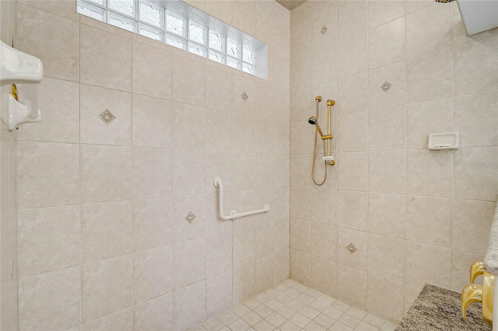 CALUSA LAKES - Residential