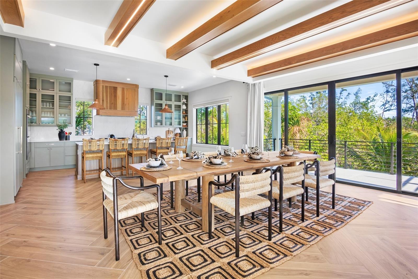 SABAL PALMS - Residential