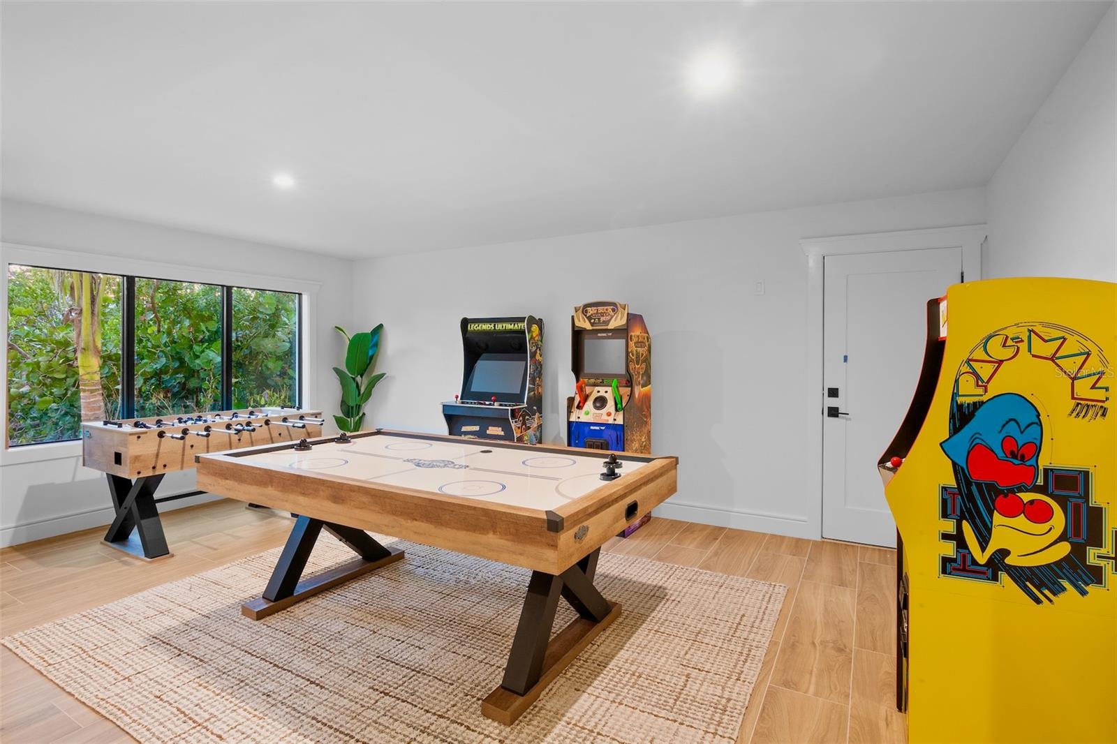 SABAL PALMS - Residential