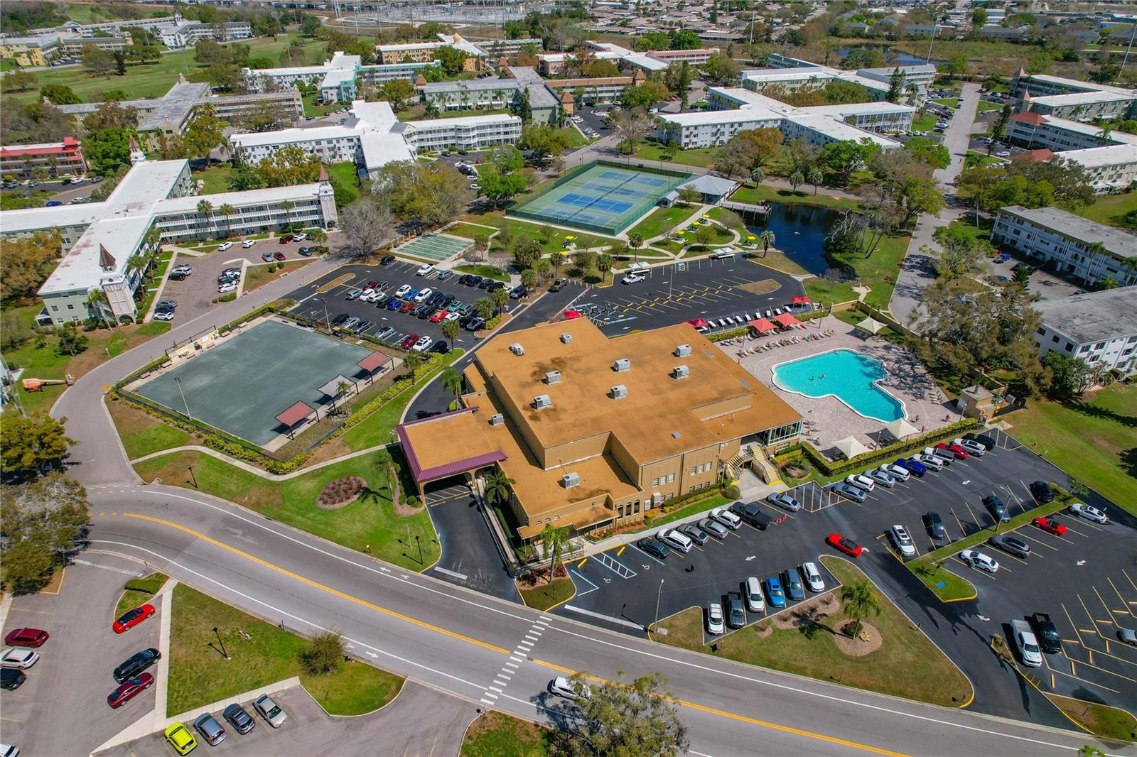 ON TOP OF THE WORLD - Residential