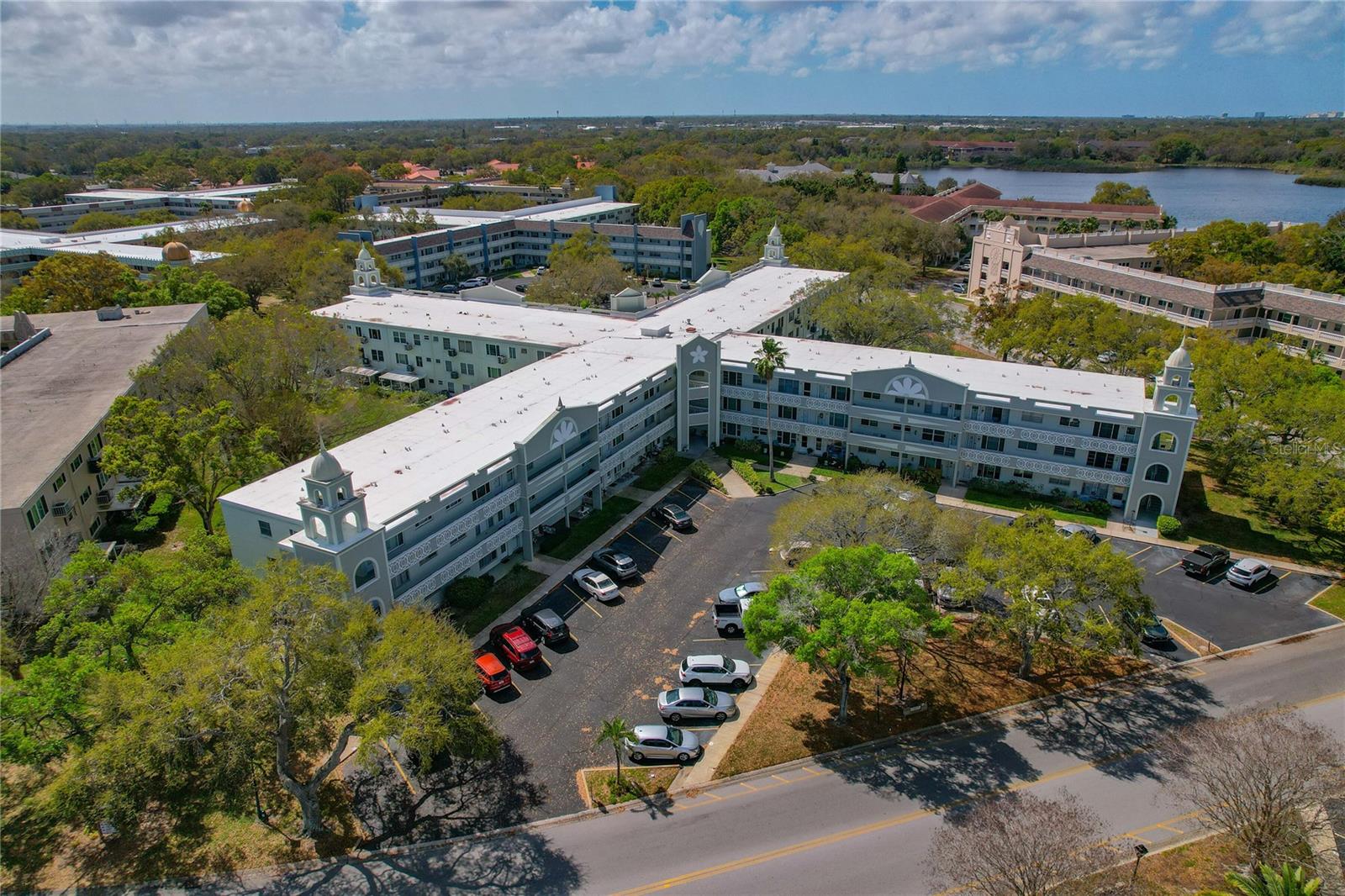 ON TOP OF THE WORLD - Residential