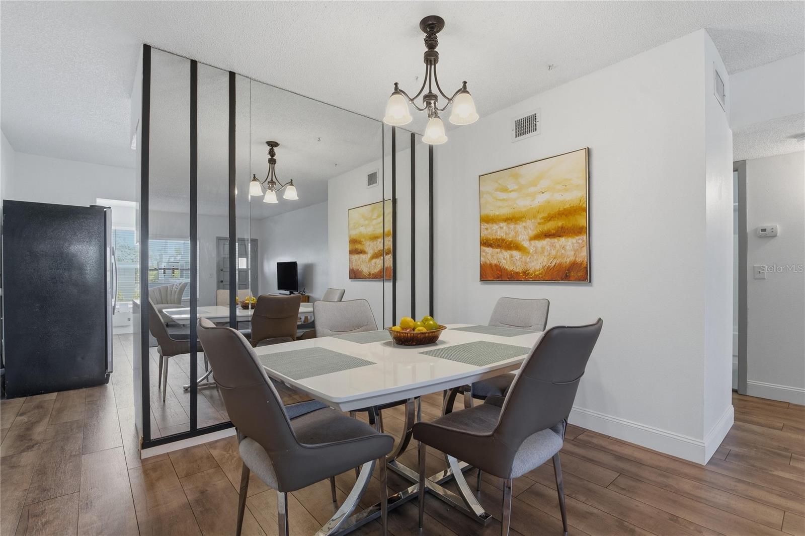 ON TOP OF THE WORLD - Residential