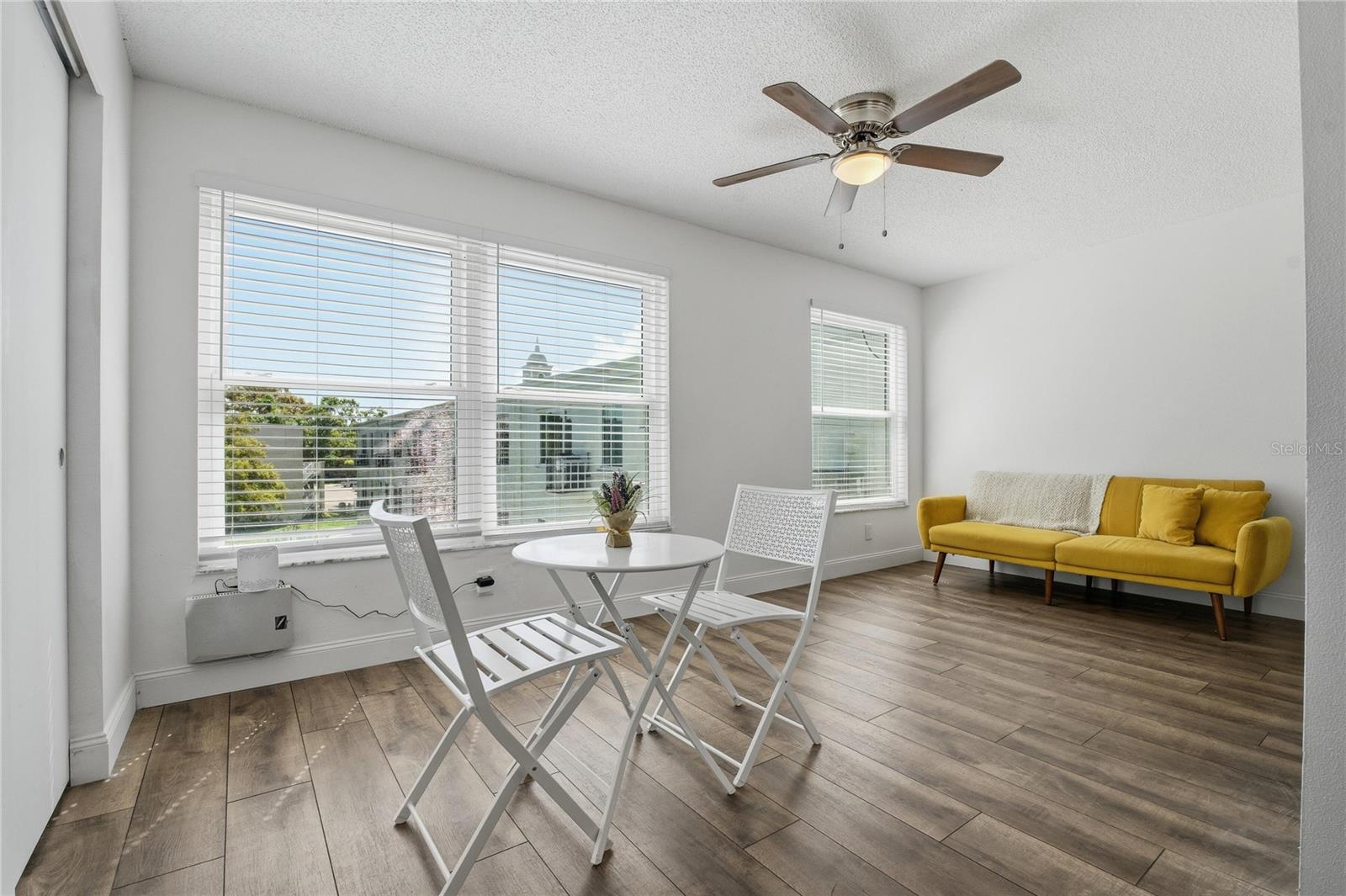 ON TOP OF THE WORLD - Residential