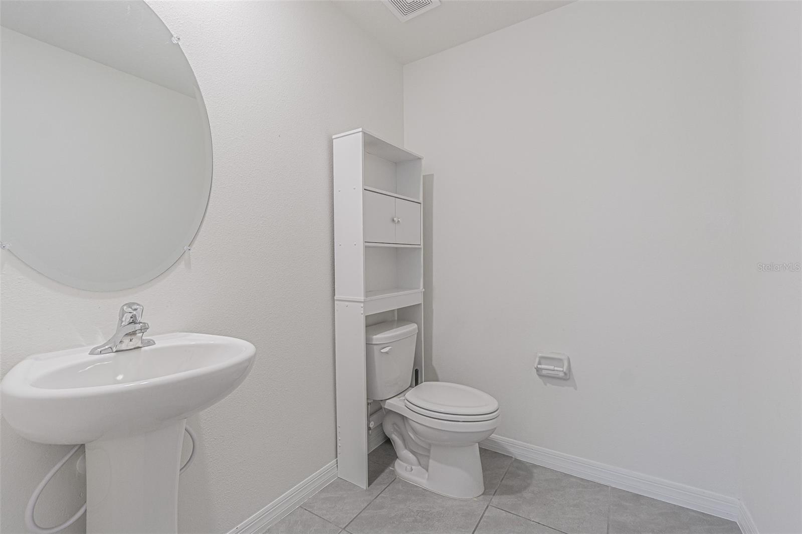 SUWANNEE LAKESIDE PH 2 & 3 - Residential Lease