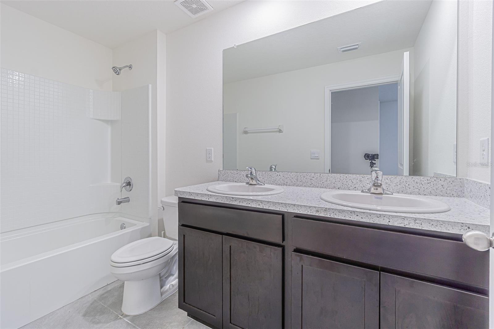 SUWANNEE LAKESIDE PH 2 & 3 - Residential Lease