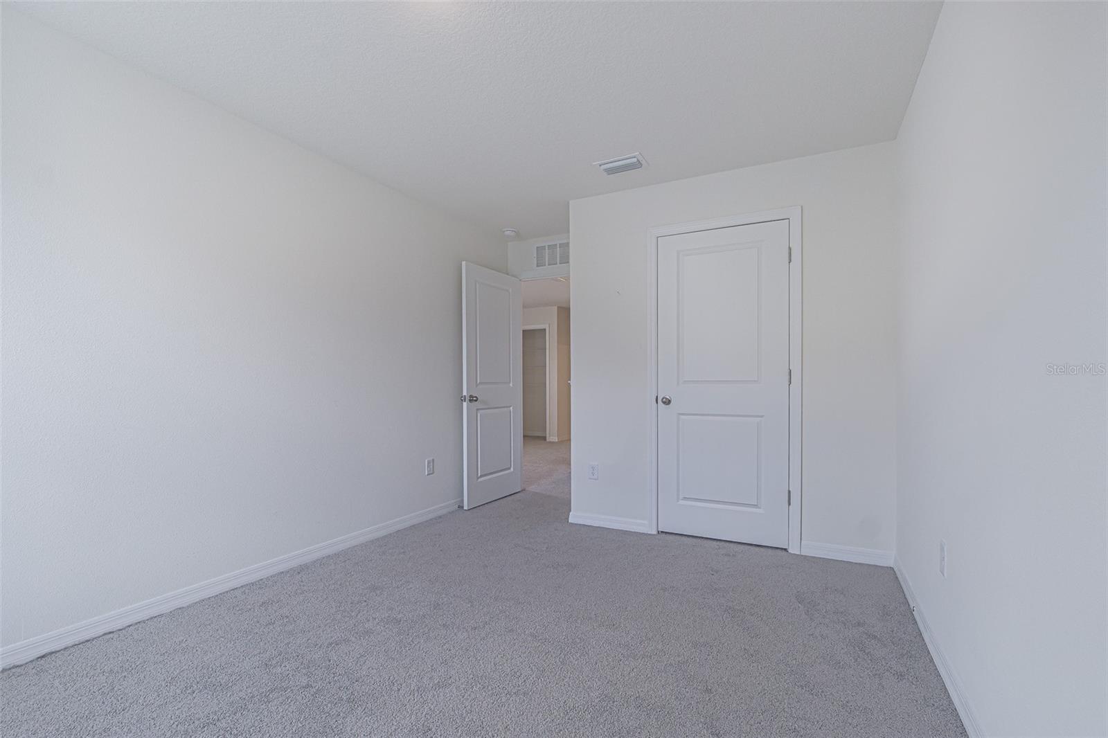 SUWANNEE LAKESIDE PH 2 & 3 - Residential Lease