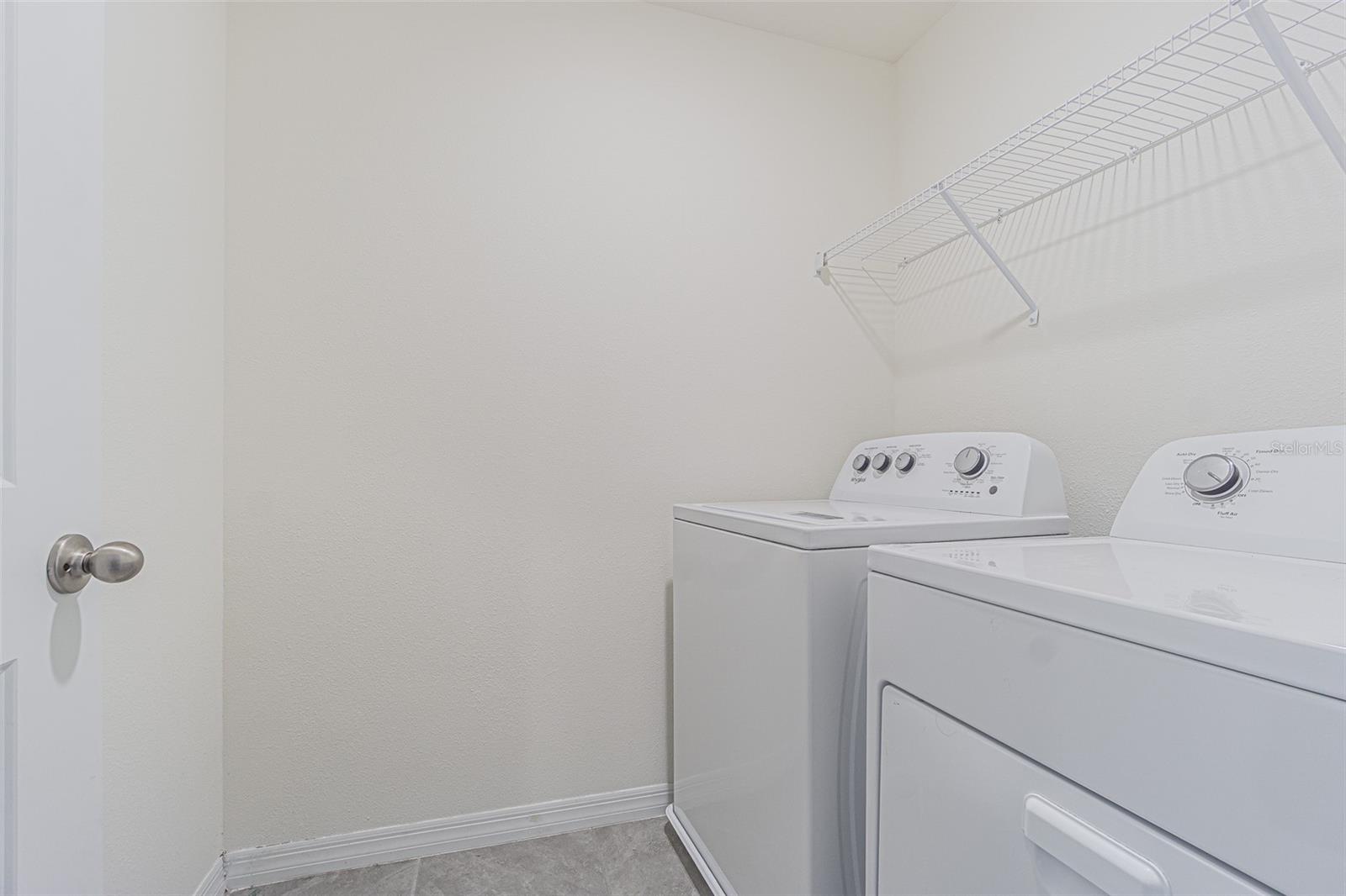 SUWANNEE LAKESIDE PH 2 & 3 - Residential Lease