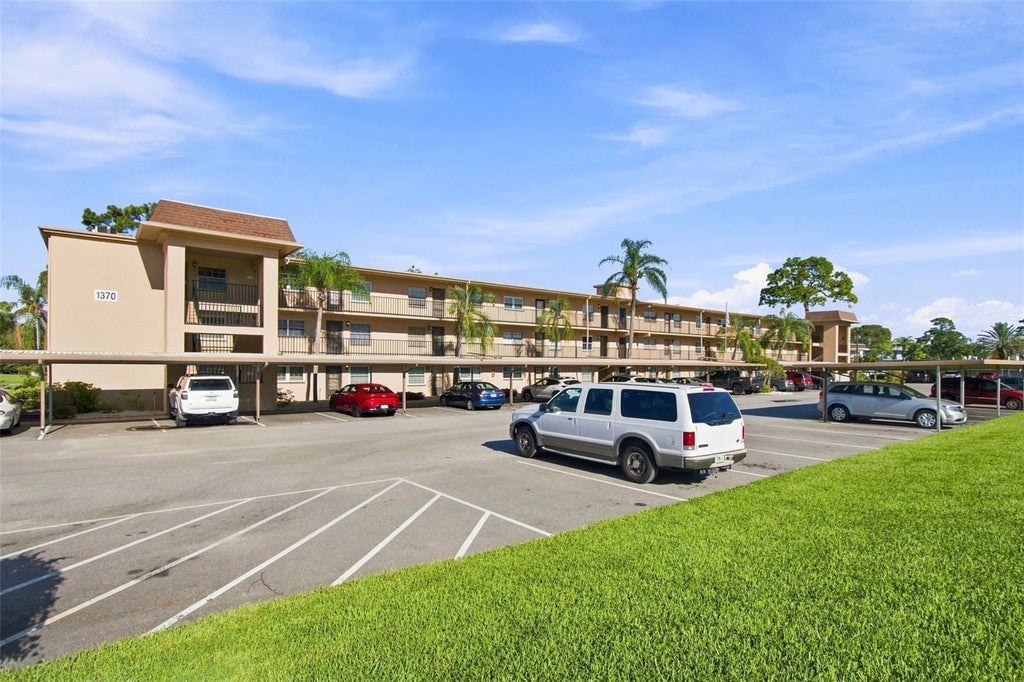 Photo of 1370 Heather Ridge Boulevard #104, Dunedin, FL 34698 (MLS # TB8545372)
