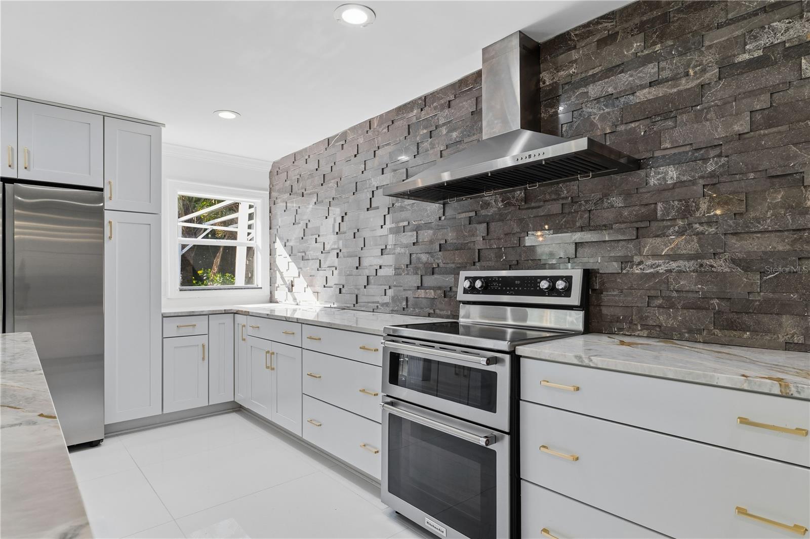 BEL MAR SHORES - Residential